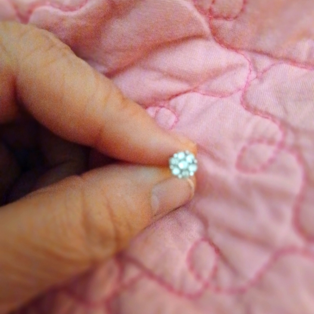 1 diamond cluster earring  (1)